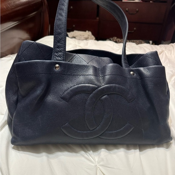 Chanel Caviar Navy Leather tote bag - Large CC embossed logo on front - Picture 13 of 13
